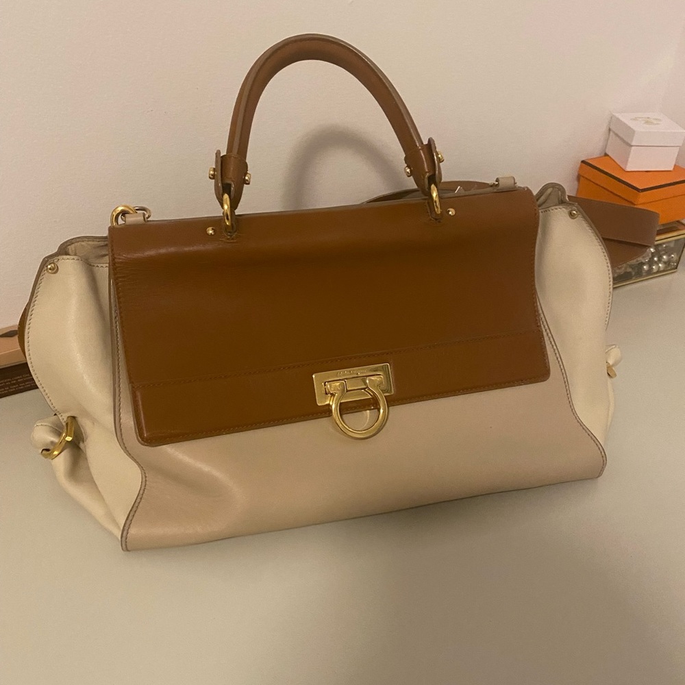 Ferragamo leather bag with clasp